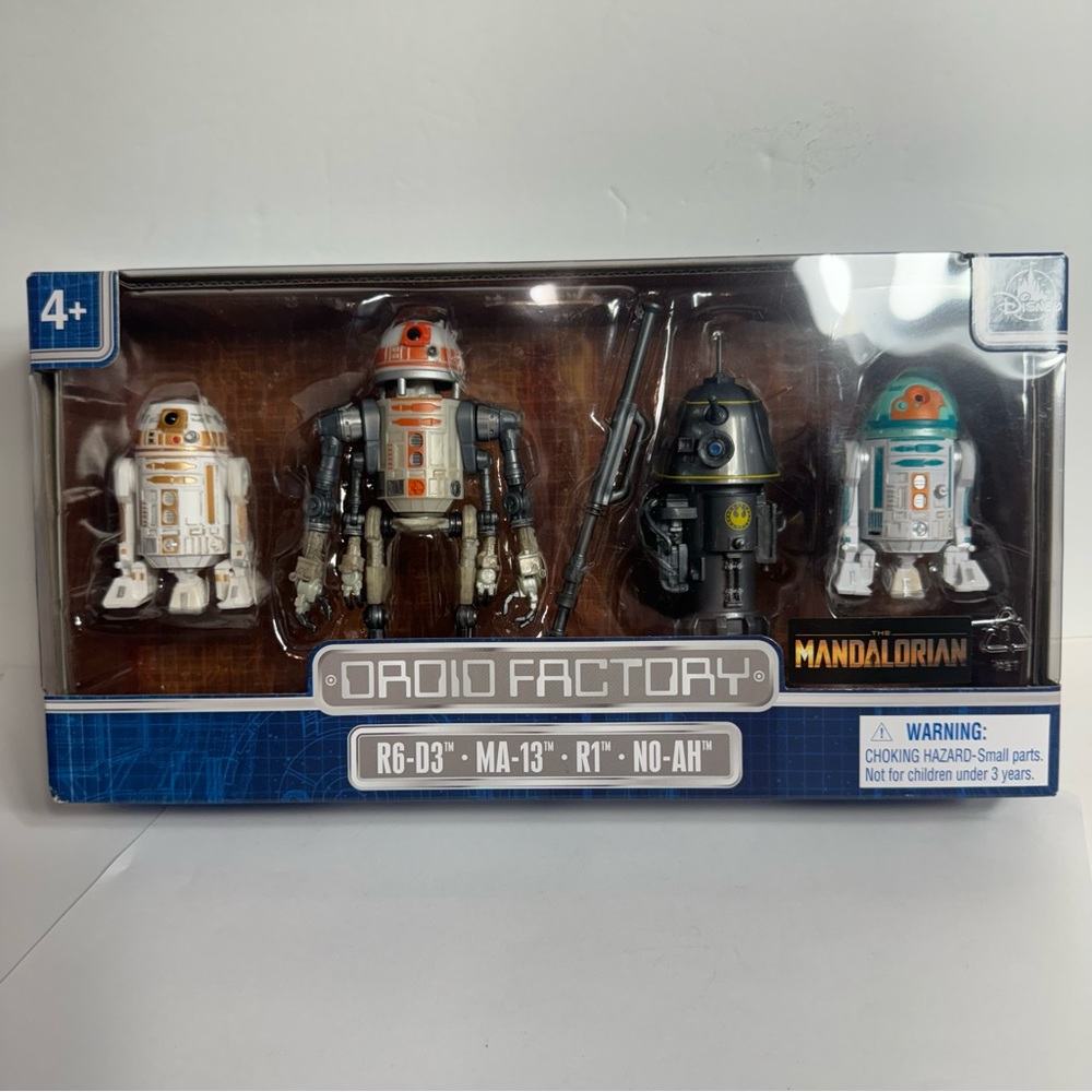 NWT. Disney Droid Factory. New in box Set of 4 Mandalorian Droids